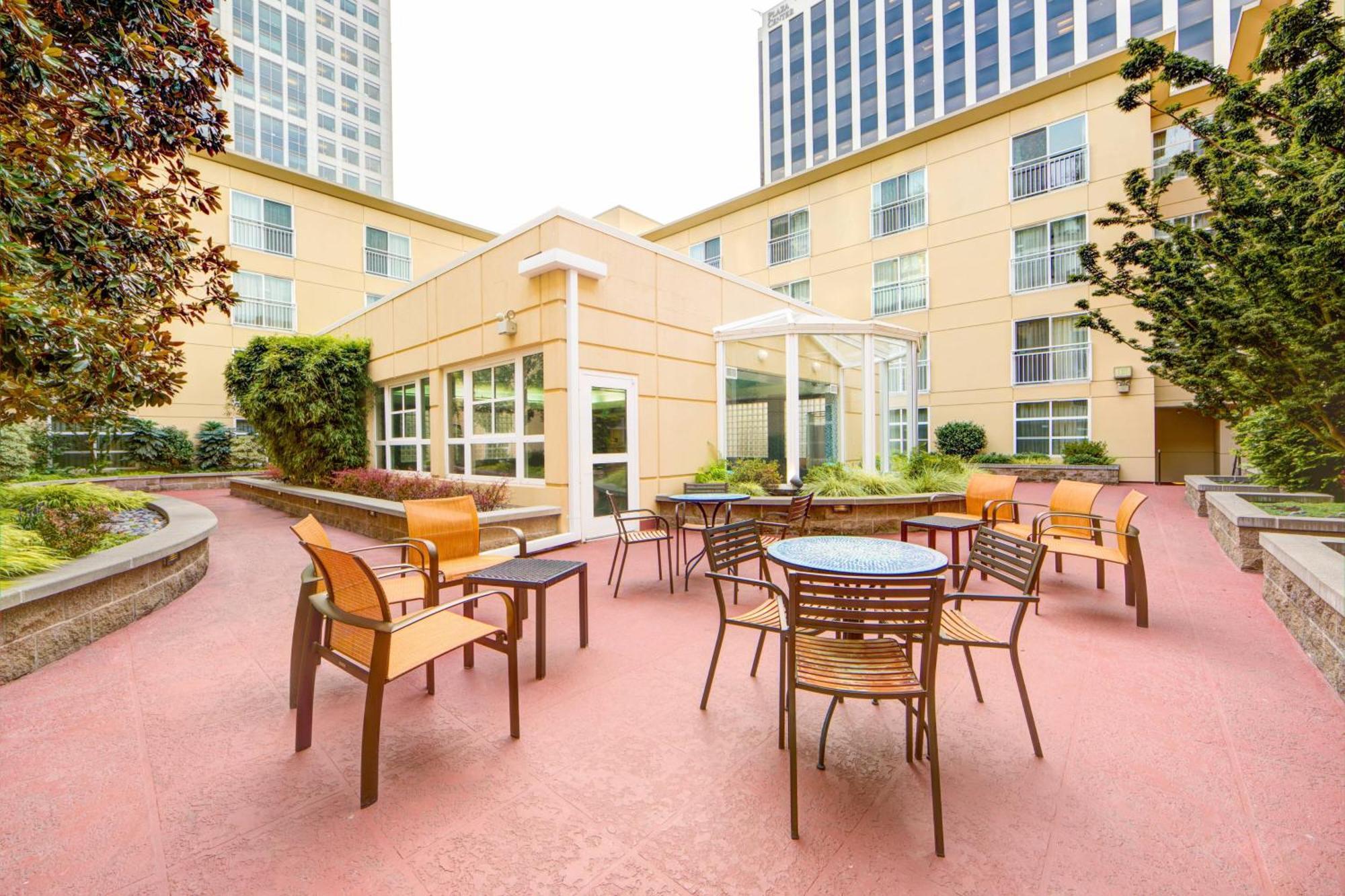 Courtyard By Marriott Seattle Bellevue/Downtown Hotel Exterior photo